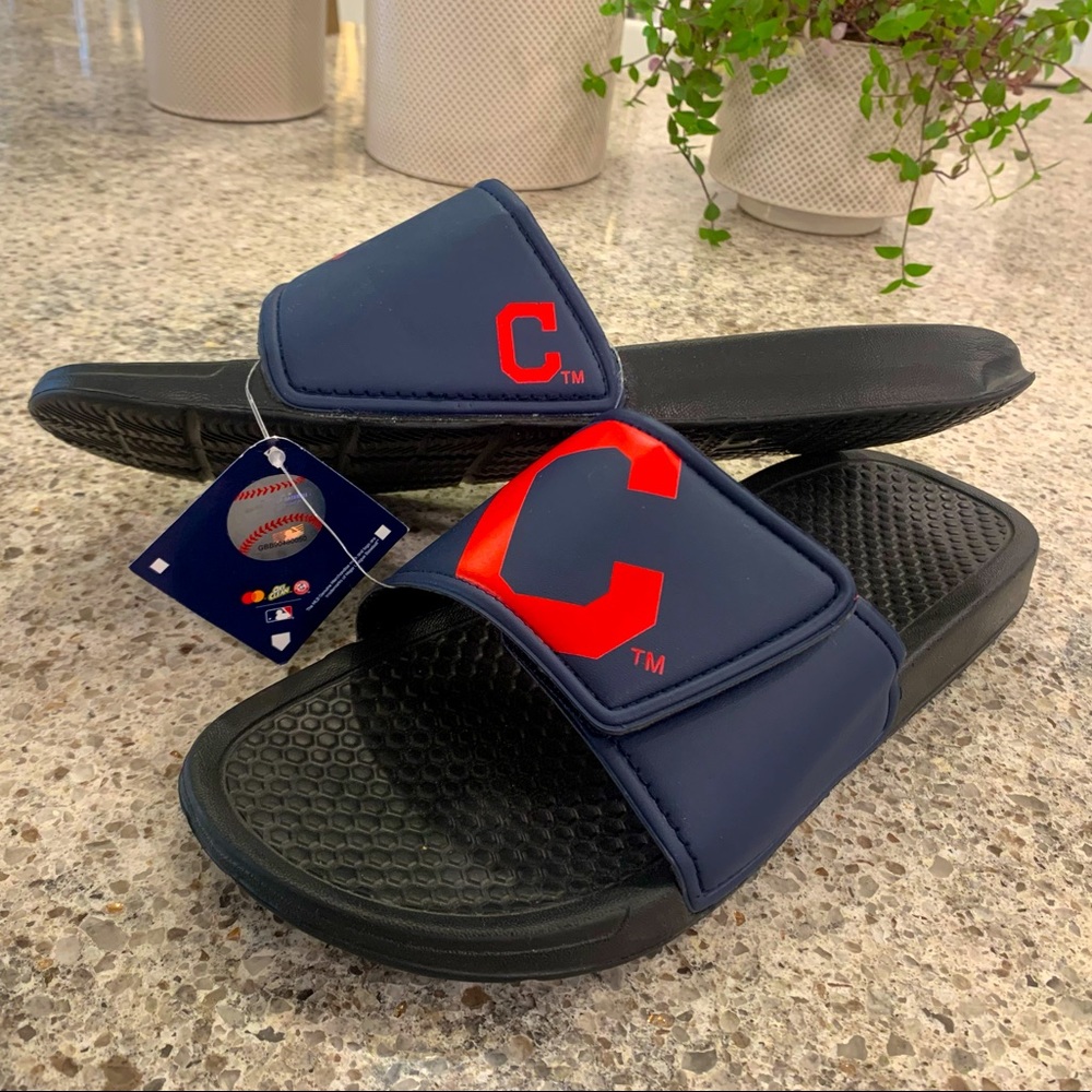Unisex Cleveland Indians Slides Size M (9-10)